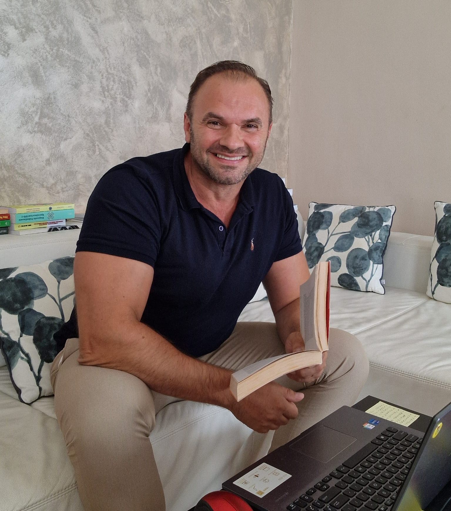 Sorin Nica — psiholog clinician și psihoterapeut Sorin Nica, psiholog clinician și psihoterapeut în Oradea